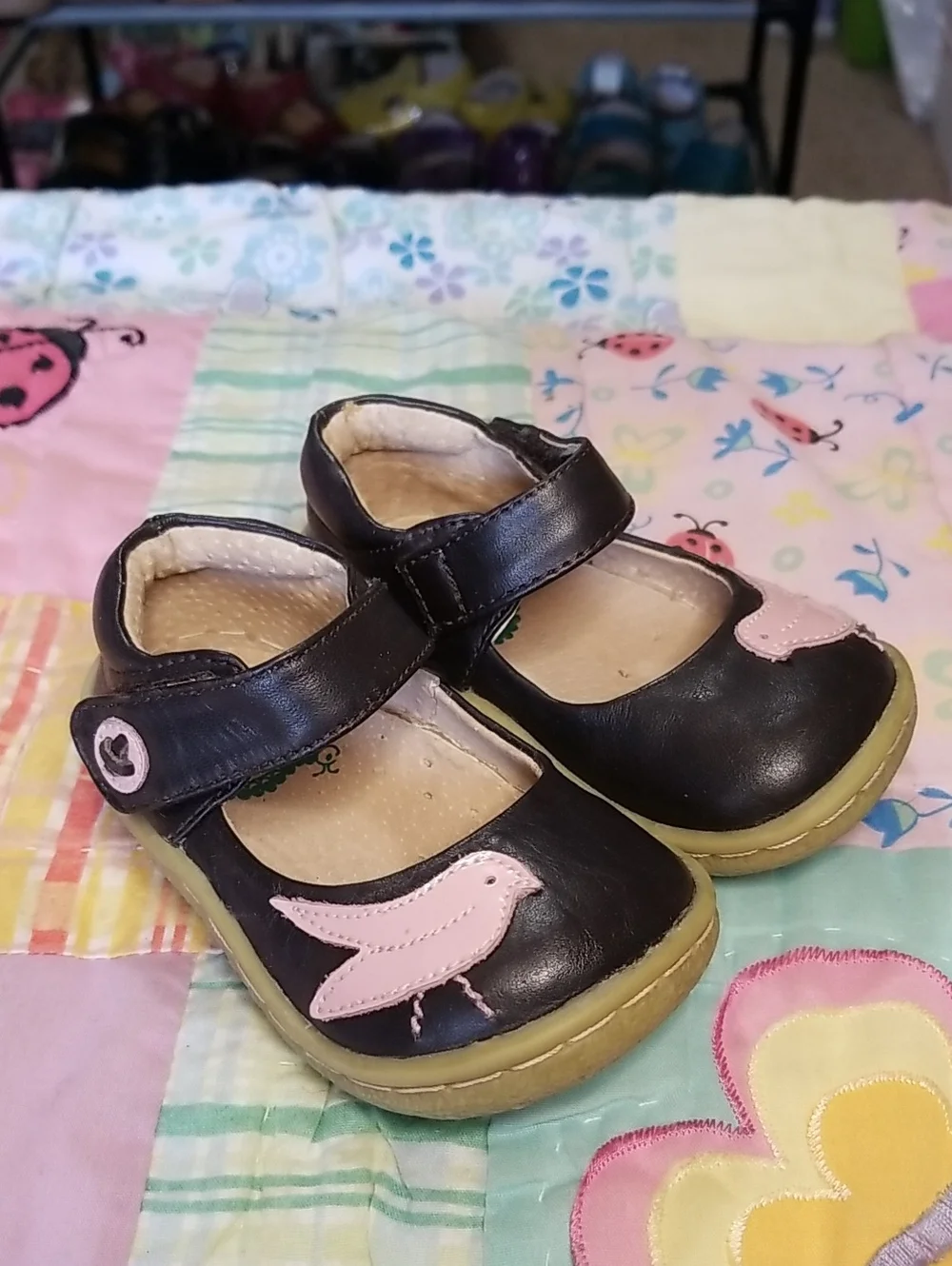 Livie & Luca Black Leather Mary Janes with Pink Patent Leather Birds Size 4 Pio